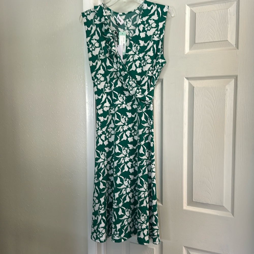 Green/white midi dress